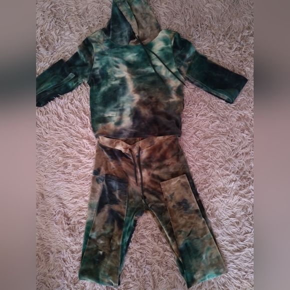 Two piece velvet velour high rise leggings and hoodie set size small - Picture 2 of 7